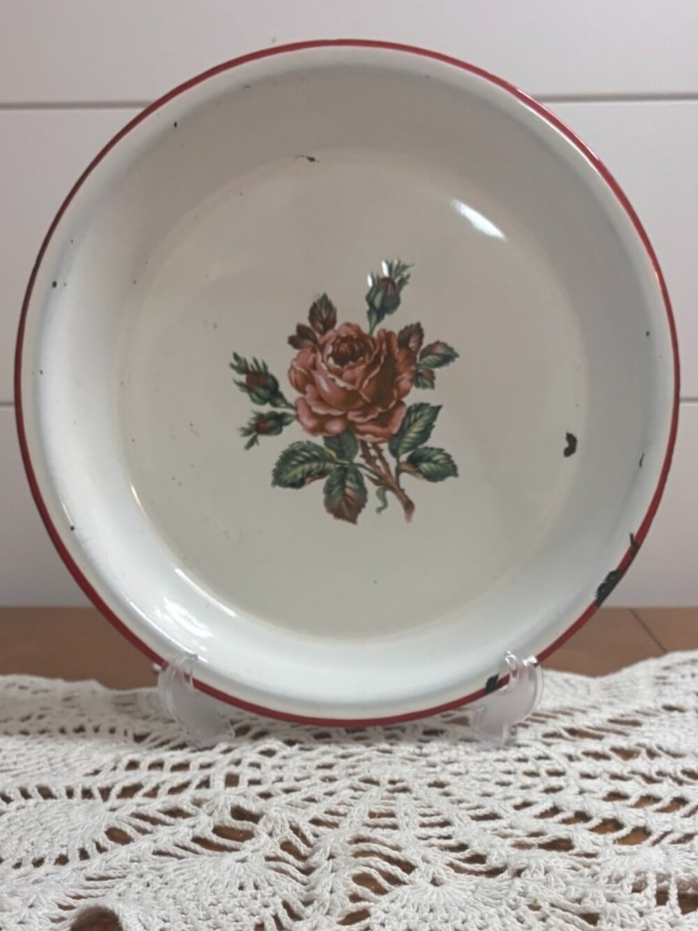 VTG White Enamelware Pie Pan Red Trim Cabbage Rose Floral Enamel Basin 9"